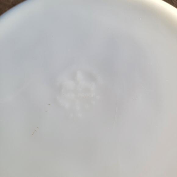 Vintage #423 Anchor Hocking Fire King Milk glass 9 in Bakeware Nature's Bounty - Picture 10 of 10